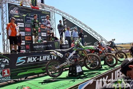 Podium MX2