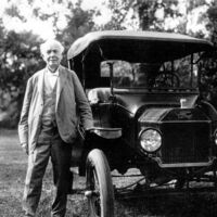 "Já é hora de nos livrarmos da ideia de que é 'tempo perdido' o lazer dos trabalhadores, ou um privilégio de classe":  há 100 anos, a tática implacável de Henry Ford criava a escala 5x2 