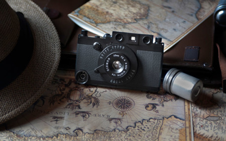 ¿Eso que llevas ahí es una Leica? No, es la funda retro de iPhone más chula de todos los tiempos