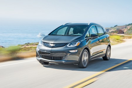 El Chevrolet Bolt y el Tesla Model X se enfrentan por el 'World Green Car 2017'