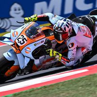 Raúl Fernández rompe el récord del circuito y lidera el festival de las Aprilia en Indonesia; Marc Márquez resiste 