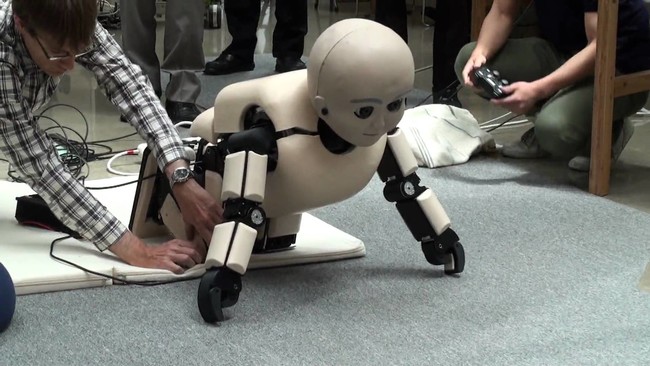 Bebés-robot japoneses cuestionan cómo los padres se relacionan con la  inteligencia artificial