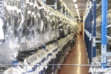 Monos en la fábrica de Axo