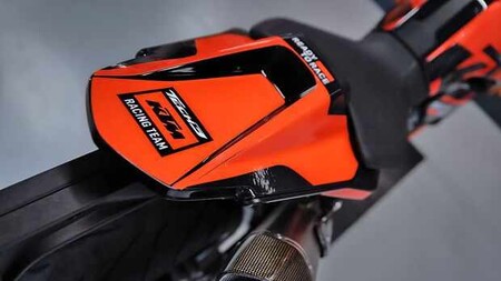 Ktm 890 Duke R Tech 3 02