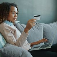 Navidad es uno de los momentos del año en los que más compramos online. Protégete al máximo con una VPN por menos de 2 euros al mes 