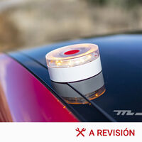 La baliza V-16 es obligatoria y esta Semana Santa te puede costar hasta 200 euros si no la llevas: lo que necesitas saber antes de salir a la carretera 