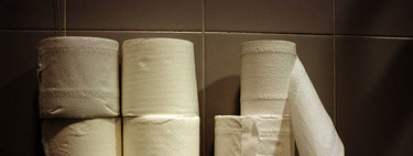 Bebés de alta demanda: ir al WC con el niño en brazos