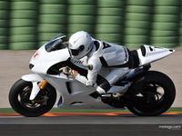 Lorenzo impresiona sobre la 800cc