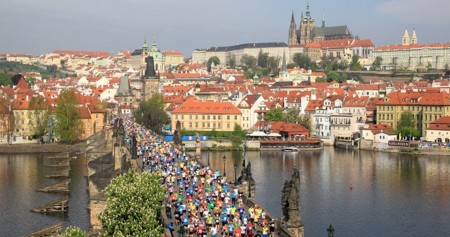 ¿Quieres correr la maratón de Praga de manera virtual? Este año puedes hacerlo