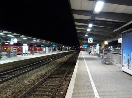 Transporte público - andén de tren