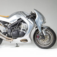 Si Iron Man se preparase una moto vieja posiblemente sería esta Triumph Speed Triple vestida de aluminio