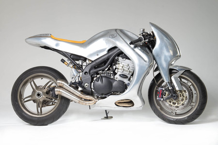 Si Iron Man se preparase una moto vieja posiblemente sería esta Triumph Speed Triple vestida de aluminio