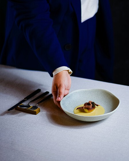 Cebolla Asada Mantequilla Anchoa Y Caviar