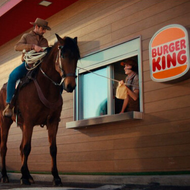 Burger King lanza una nueva hamburguesa inspirada (muy libremente) en el salvaje oeste: qué cuesta y qué lleva