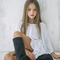 El caso de Kristina Pimenova: es la niña más guapa del mundo y recibe cientos de críticas