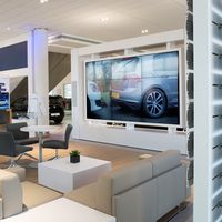 El freno al coche eléctrico no es su precio ni las infraestructuras, sino los concesionarios, según un estudio