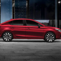 Espacioso auto con motor económico y sello japonés de confiabilidad en México. Es similar a Versa y su tecnología de seguridad es de las más completas 