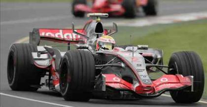 Los pilotos se unen para defender a Hamilton