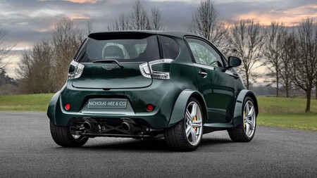 Aston Martin V8 Super Cygnet Nicholas Mee 2