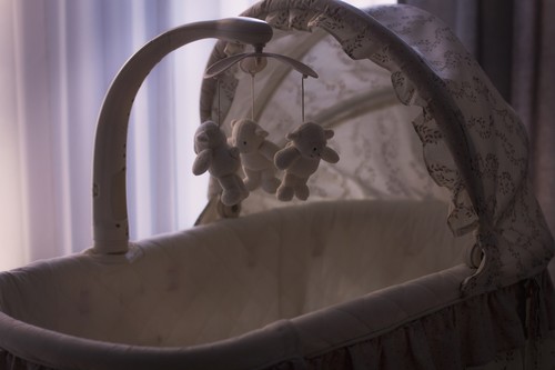 "Cuando llegué a casa tuve que enfrentarme a una cuna vacía", las dolorosas palabras de una madre que perdió a su bebé durante el parto