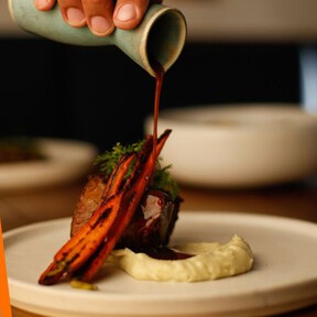 Este restaurante en Puerto Vallarta celebra la gastronomía mexicana con creativos platillos del mar llenos de sabor