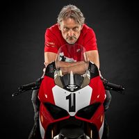 Ducati Panigale V4 25° Anniversario 916: 500 unidades de homenaje a la 916 con decoración Fogarty