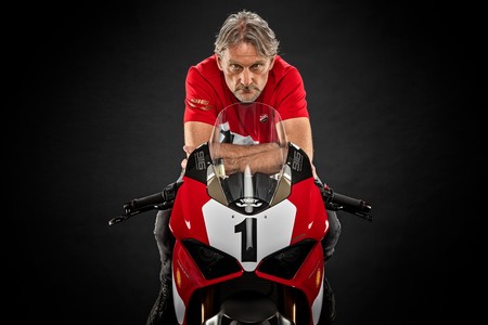 Ducati Panigale V4 25° Anniversario 916: 500 unidades de homenaje a la 916 con decoración Fogarty
