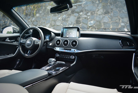 Kia Stinger 2018 11