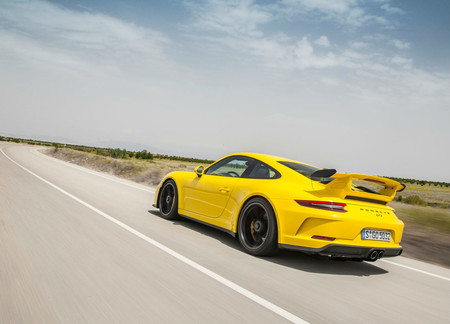 ¡Los rumores son falsos! El Porsche 911 GT3 seguirá teniendo motor de aspiración natural y caja manual