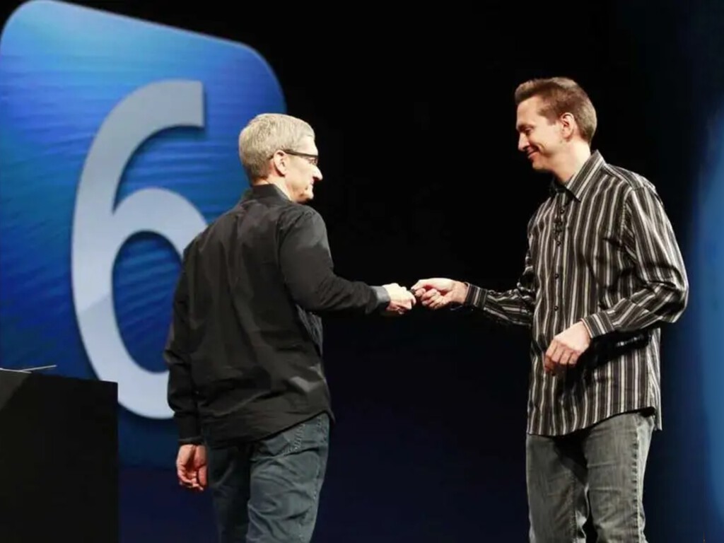 Tim Cook fulminó a la mano derecha de Steve Jobs. Se ha paseado por el Apple Park como si no hubiera pasado el tiempo 