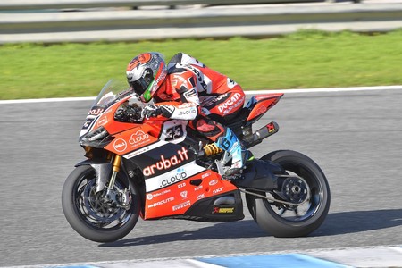 Marco Melandri se fractura el menisco jugando al fútbol
