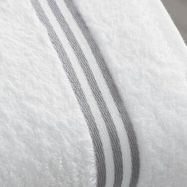 Si tu mamá no te enseñó, yo te lo digo: las rayas de las toallas no son decoración, tienen una función que la mayoría ignora