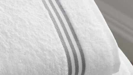 Si tu mamá no te enseñó, yo te lo digo: las rayas de las toallas no son decoración, tienen una función que la mayoría ignora