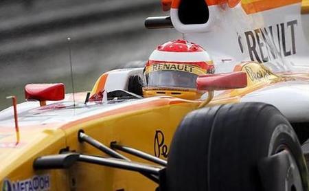 Fernando Alonso vuela con el depósito vacío en la segunda sesión