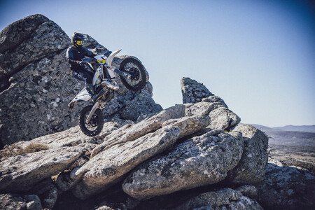 Las Husqvarna de enduro se refuerzan con mejores suspensiones y una estética más atractiva