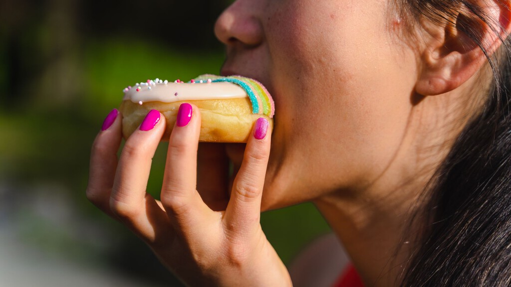 ¿Eres un "masticador" o un "aplastador"? La física de tu boca explica por qué odias ciertos alimentos 