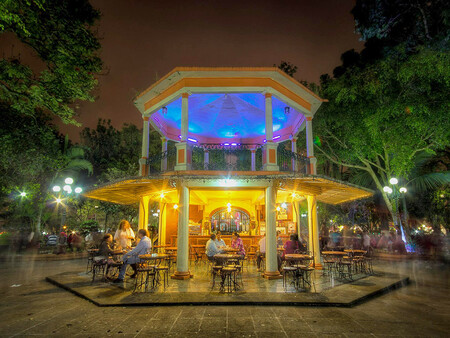 El corazón cafetalero de México celebra la Feria Nacional del Café Coatepec 2026 en un destino con cascada, orquídeas e historia