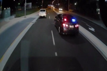 Tu sueño hecho realidad, en vídeo: cazado un 'listo' tras hacer una 'pirula' ante tus narices (y las de la poli)