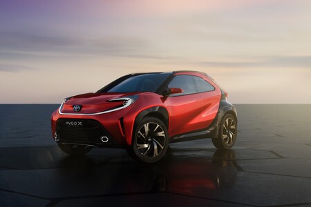Nuevo Toyota Aygo X prologue: el hermano pequeño del CH-R con aspiraciones camperas... y hasta cámaras para grabar las aventuras