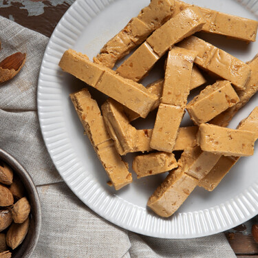 Turrón a la piedra de Torrons Vicens: se vende en Alcampo y une tradición con deliciosos toques de chocolate