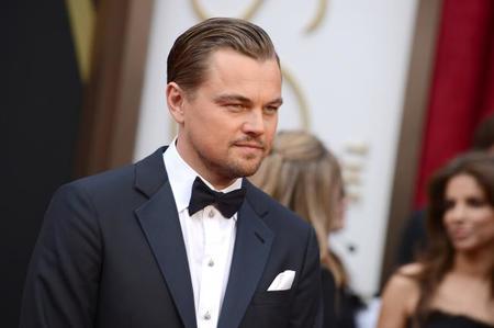 Leonardo DiCaprio nos enseña a ser el hombre más elegante de los Oscars sin despeinarse