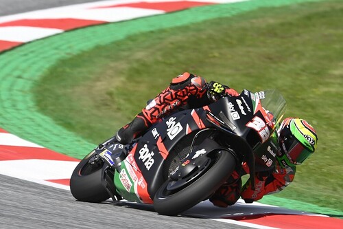 ¡Sorpresa! Lorenzo Savadori lidera sus primeros entrenamientos de MotoGP bajo la lluvia y Dani Pedrosa cumple