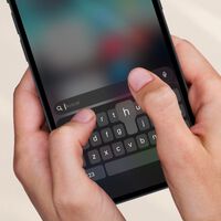 No son tus dedos, ni tu iPhone. Este fallo de iOS 26 está impidiendo que escribamos bien con el teclado
