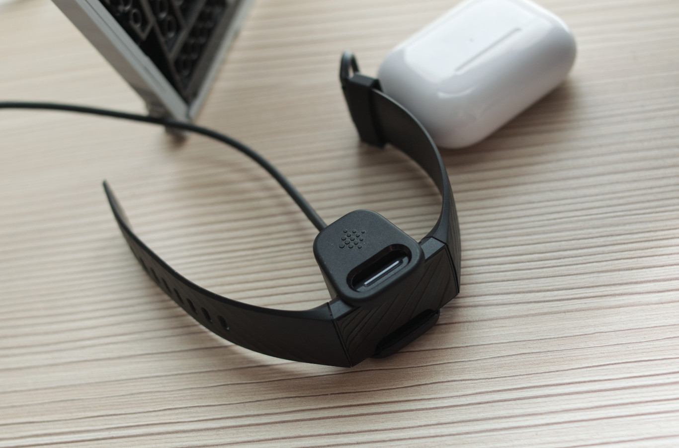 Cinturino Magnetico In Metallo Per Fitbit Charge 4 E Charge 3 - ZWGKKYGYH, Chiusura Magnetica, Regolabile, Vari Colori (Nero, Oro Rosa, Argento)