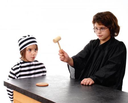 Disfraz preso y juez