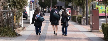 Japón vive una crisis insólita: la de "voyeurs" que sacan fotos a chicas por debajo de la falda