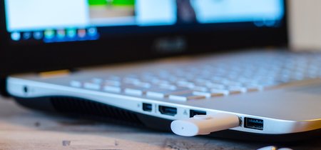 Windows 10 ha cambiado la forma en la que expulsamos los dispositivos USB, y quizás te interese cambiarla de nuevo