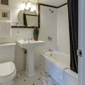 Lidl lanza la estantería esquinera ideal para poner orden a los baños diminutos: cuesta solo 17,99 euros 