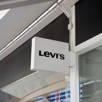 Amazon liquida de 120 a menos de 53 euros los vaqueros Levi's que no dejaremos de llevar esta primavera