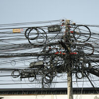 México obligará a las compañías de internet a enterrar sus cables o retirar los que ya no usan: así lo establece la nueva ley 